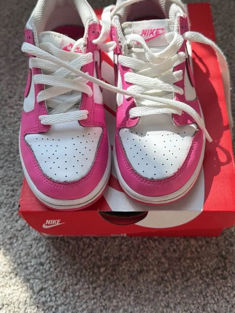 Nike Kids Low-Top Sneakers in White and Bright Pink